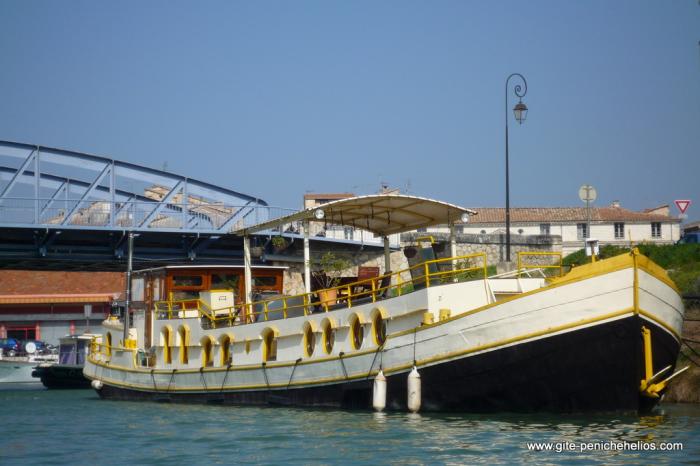 Péniche d'hôtes HÉLIOS Péniche d'hôtes HÉLIOS