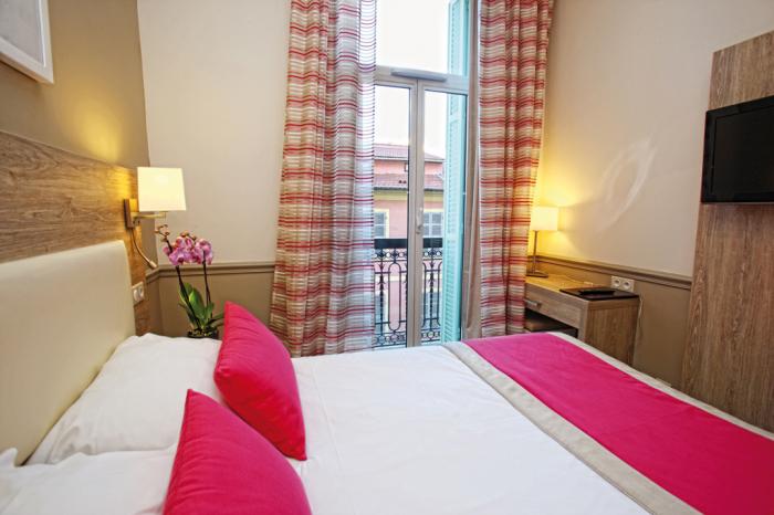 Chambre Confort 2 personnes côté ville Chambre Confort 2 personnes côté ville