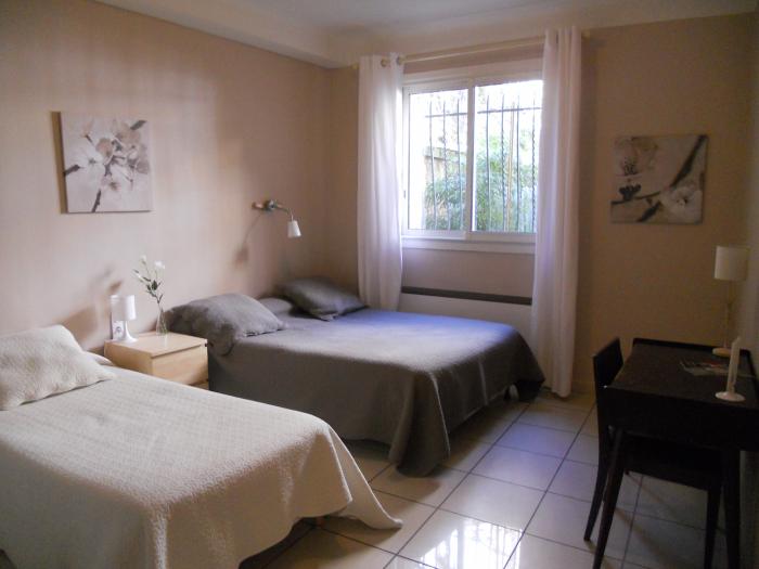 Chambre familiale-côté jardin. 3-4 personnes