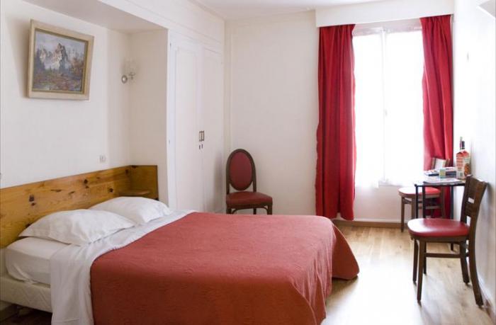 Chambre double avec grand lit pour deux Chambre double avec grand lit pour deux