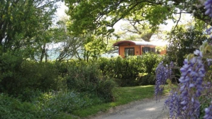Roulotte-gîte pour 4 à 5 personnes Roulotte-gîte pour 4 à 5 personnes