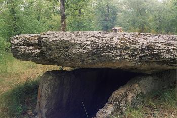 a-la-decouverte-du-dolmen-de-peyre-levade