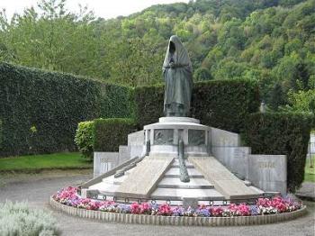 le-monument-aux-morts-de-campan