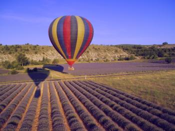 survol-du-pays-de-forcalquier-en-montgolfiere