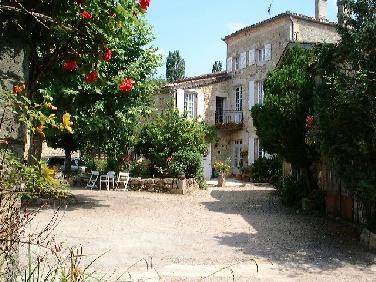 la-place-des-cornieres