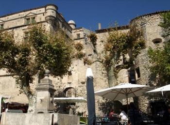 decouvrir-le-chateau-a-gordes decouvrir-le-chateau-a-gordes