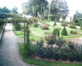 promenade-dans-le-jardin-la-perrine