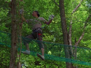 parcours-acrobatique-en-foret