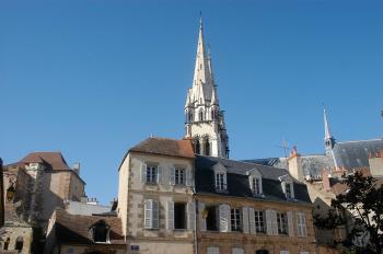 decouvrez-la-cathedrale-notre-dame-a-moulins