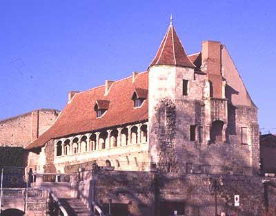 nerac-charmante-ville-au-bord-de-la-baise