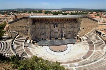 des-vignobles-de-chateauneuf-du-pape-au-theatre-antique-d-orange