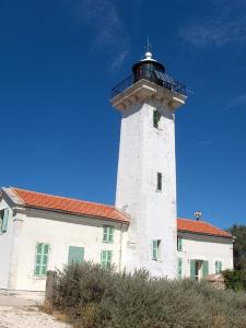 journee-decouverte-de-la-plage-est-vers-le-phare-de-la-gacholle