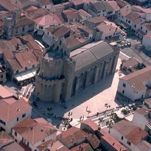 decouvrir-l-eglise-des-saintes-maries-de-la-mer