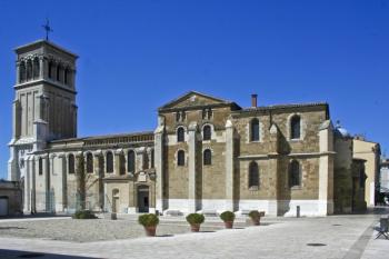 visite-du-chateau-de-crussol-de-la-cathedrale-saint-apollinair