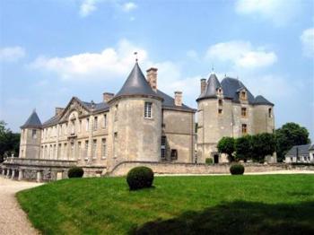 decouvrir-le-chateau-de-vic-sur-ainse