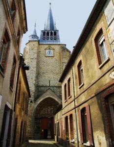 visite-d-eglise-notre-dame-de-villeneuve-l-archeveque